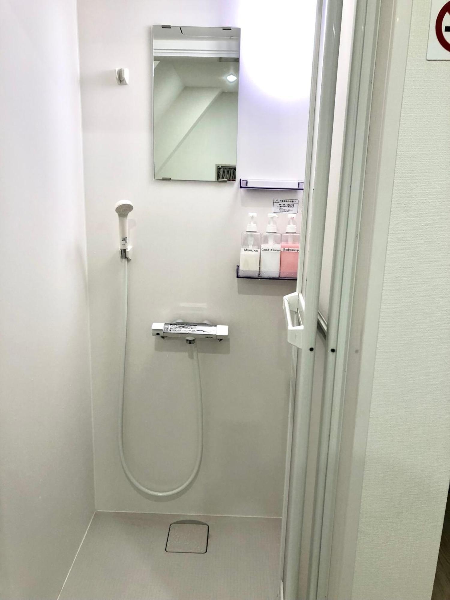 Oku Apartment Tokyo Bagian luar foto
